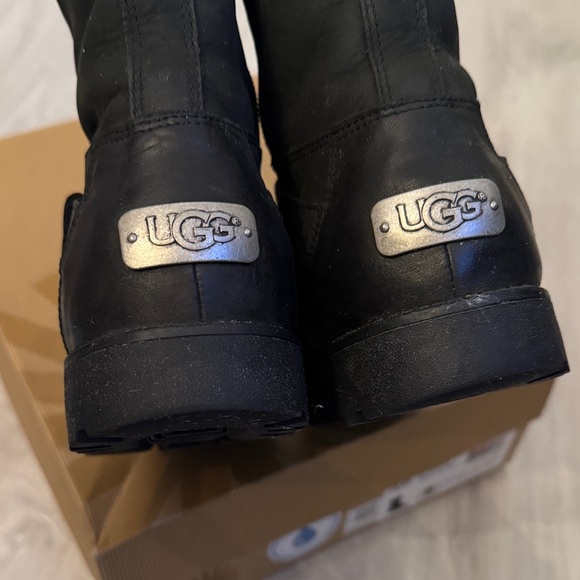 UGG Black Boots with Cream Shearling - Picture 4 of 8